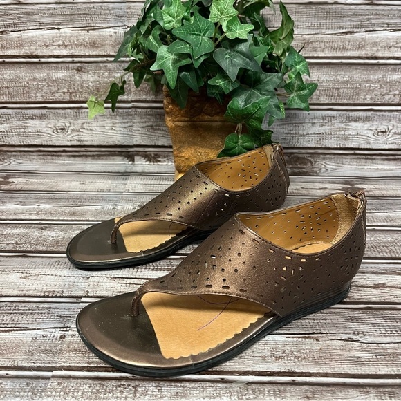 Clarks Shoes - INDINGO by Clarks Bronze Thong Sandal Heel Zipper Closure Size 7
